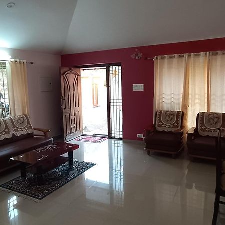 Snow White Home,Bedford Road, เยอร์โคด ภายนอก รูปภาพ