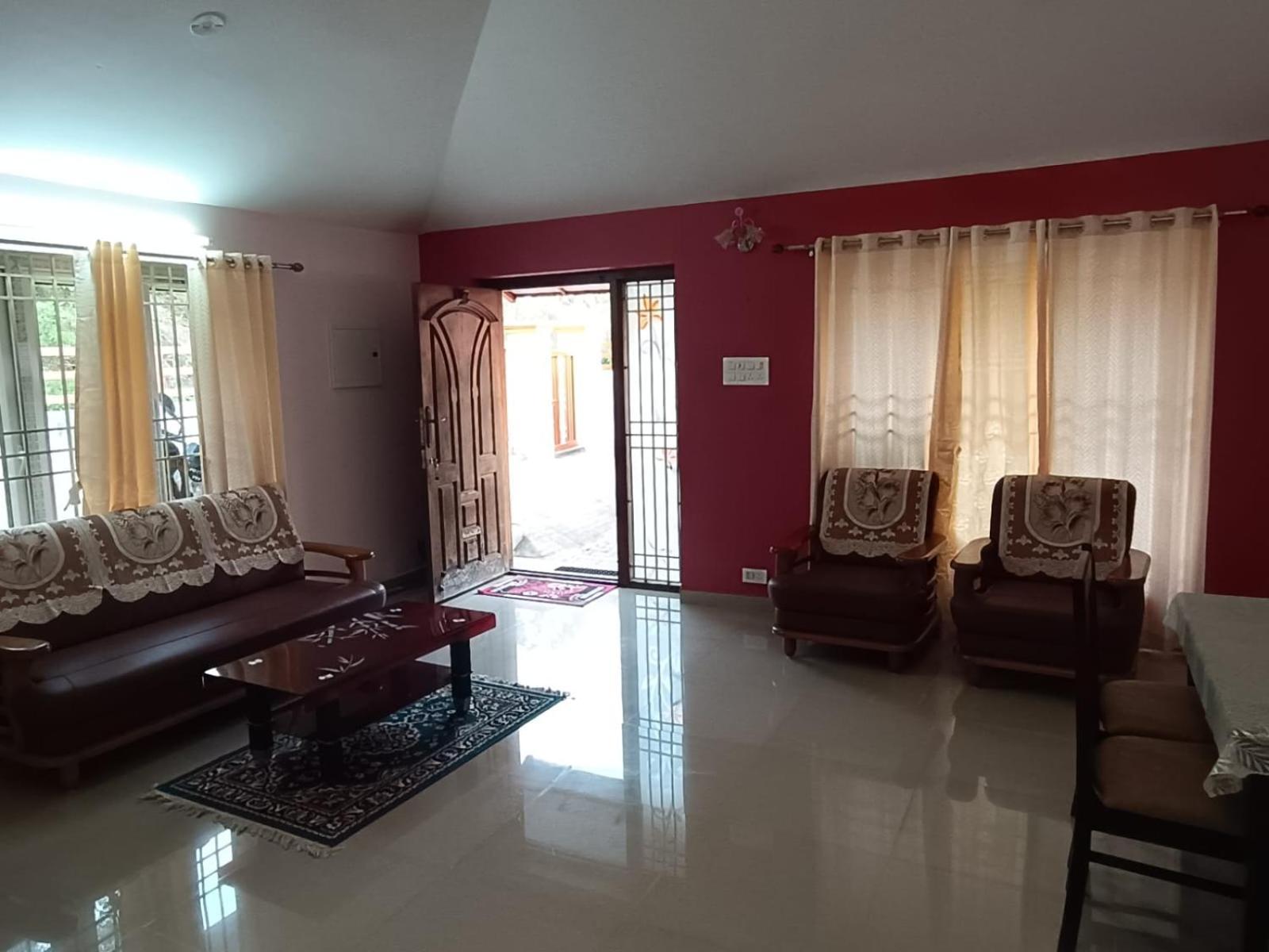 Snow White Home,Bedford Road, เยอร์โคด ภายนอก รูปภาพ